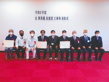 静岡県企業局西部事務所長より優良工事表彰を受けました。