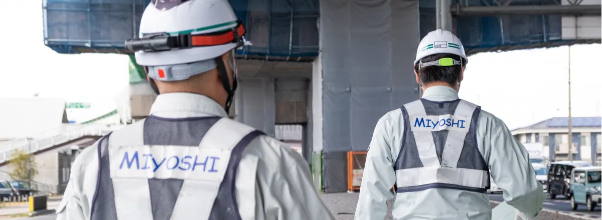 三好塗装工業社員の後ろ姿